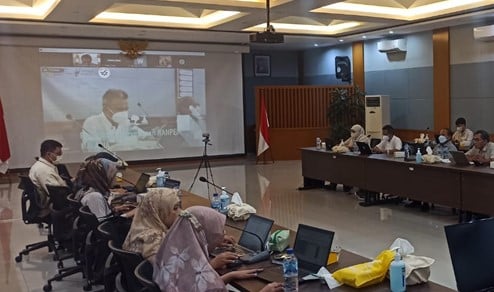 A hybrid meeting during NAP-AMEI development.